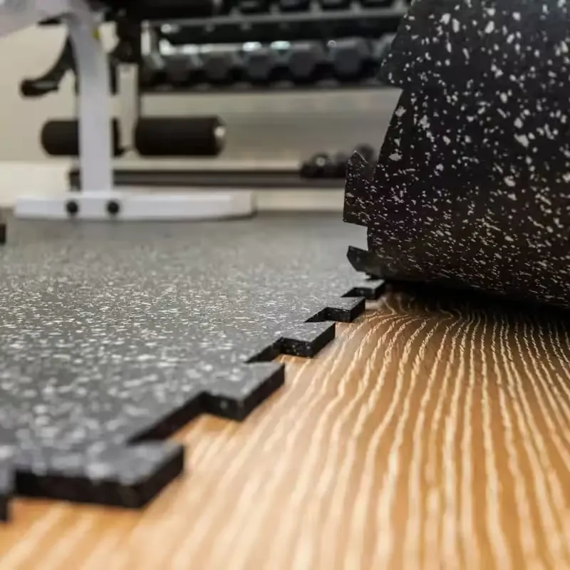 Interlocking rubber floor mat